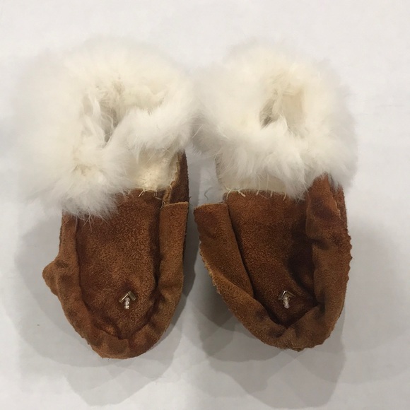 Authentic hand made toddlers moccasins. - Picture 1 of 7